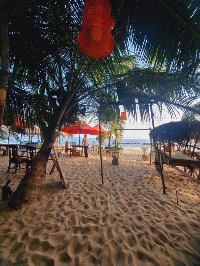 Blue Horizon Beach Hotel Тангалле Екстер'єр фото