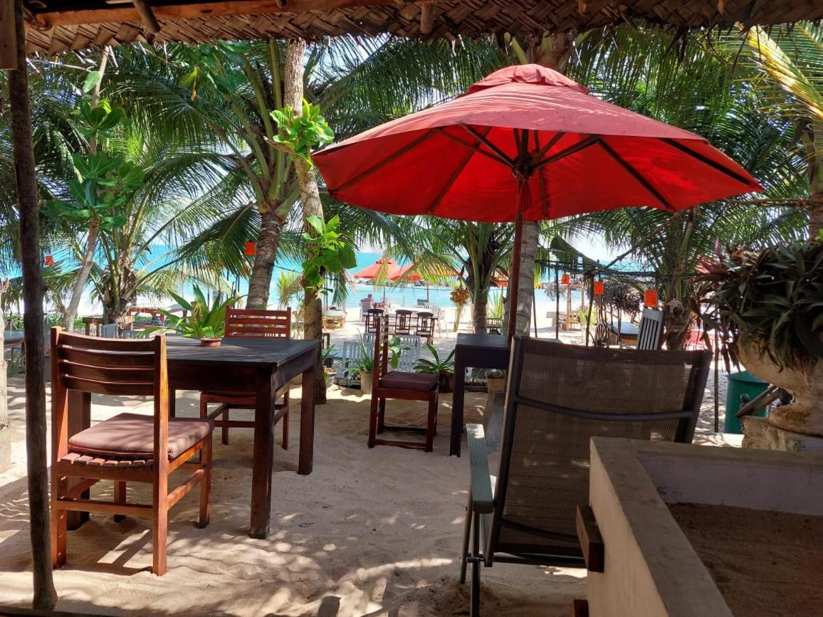 Blue Horizon Beach Hotel Тангалле Екстер'єр фото